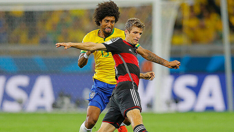 Kollegen beim FC Bayern, bald auch beide deutsche Staatsbürger: der Brasilianer Dante und Thomas Müller. Kollegen beim FC Bayern, bald auch beide deutsche Staatsbürger: der Brasilianer Dante und Thomas Müller.