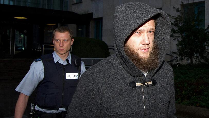 Wegen Terrorverdachts festgenommen: Der islamistische Prediger Sven Lau. Wegen Terrorverdachts festgenommen: Der islamistische Prediger Sven Lau.