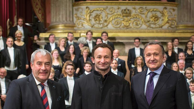 Kunstminister Ludwig Spaenle, Generalmusikdirektor Kirill Petrenko und Intendant Nikolaus Bachler im Nationaltheater (v.l.) Kunstminister Ludwig Spaenle, Generalmusikdirektor Kirill Petrenko und Intendant Nikolaus Bachler im Nationaltheater (v.l.)