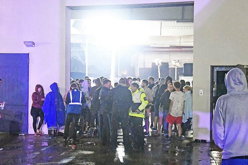Großflächige Verwüstung und Verletzte beim Echelon-Festival. Die Bilder.