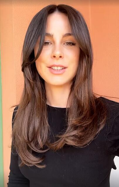 Lena Meyer-Landrut trägt ihre Haare wieder lang. Lena Meyer-Landrut trägt ihre Haare wieder lang.