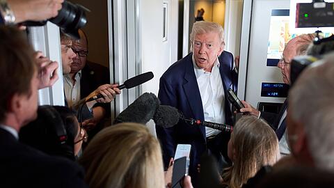 Trump hatte ein Gespräch mit Selenskyj in Rom in Aussicht gestellt.