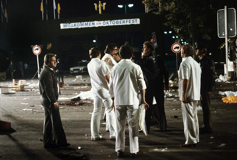 26. September 1980: Der Tatort Wiesn-Haupteingang am Abend des Bomben-Anschlags.