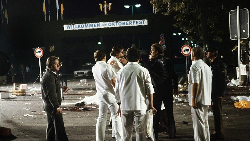 26. September 1980: Der Tatort Wiesn-Haupteingang am Abend des Bomben-Anschlags. 26. September 1980: Der Tatort Wiesn-Haupteingang am Abend des Bomben-Anschlags.