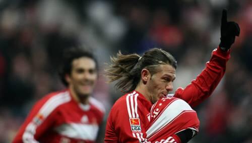 Argentinischer Schwangerschaftsjubel: Martin Demichelis steckte sich nach seinem Tor zum 2:1 den Ball unters Trikot. Argentinischer Schwangerschaftsjubel: Martin Demichelis steckte sich nach seinem Tor zum 2:1 den Ball unters Trikot.