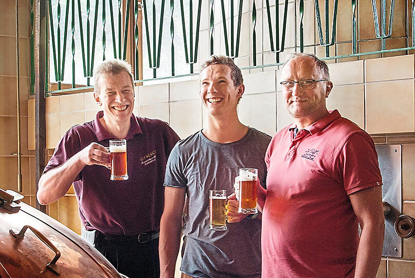 Frank Rothenbach (v.r.n.l.) und seine Söhne Christian und Ernst von der Brauerei Aufseß in der Fränkischen Schweiz