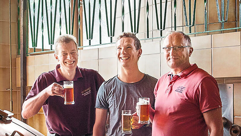 Frank Rothenbach (v.r.n.l.) und seine Söhne Christian und Ernst von der Brauerei Aufseß in der Fränkischen Schweiz Frank Rothenbach (v.r.n.l.) und seine Söhne Christian und Ernst von der Brauerei Aufseß in der Fränkischen Schweiz