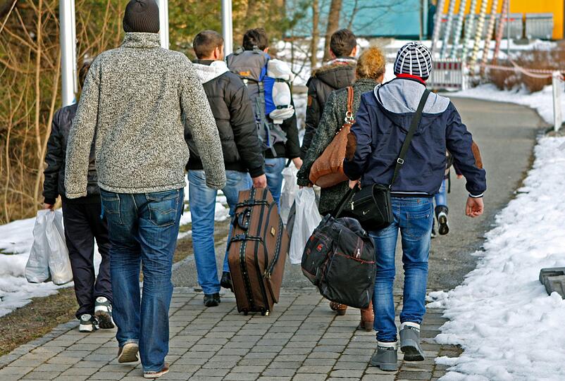 Die ehrenamtlichen Helfer setzen sich für Flüchtlinge ein. (Symbolbild)