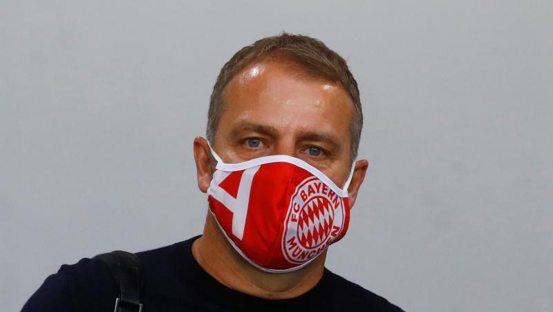 Münchens Trainer Hansi Flick kommt mit Mundschutz ins Stadion an. Foto: Kai Pfaffenbach/Reuters/Pool/dpa/Archivbild Münchens Trainer Hansi Flick kommt mit Mundschutz ins Stadion an. Foto: Kai Pfaffenbach/Reuters/Pool/dpa/Archivbild