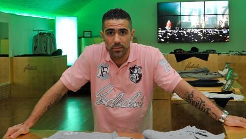 Präsentiert gekonnt grimmig seine Anziehsachen: Rapper Bushido. Präsentiert gekonnt grimmig seine Anziehsachen: Rapper Bushido.