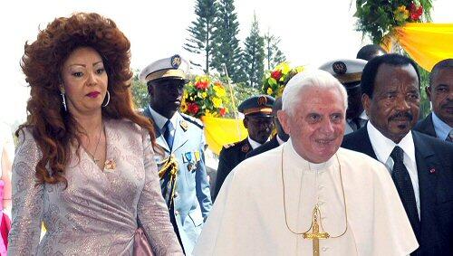 Benedikt XVI. mit Kameruns Präsident Paul Biya (re.) und dessen Frau Chantal Benedikt XVI. mit Kameruns Präsident Paul Biya (re.) und dessen Frau Chantal
