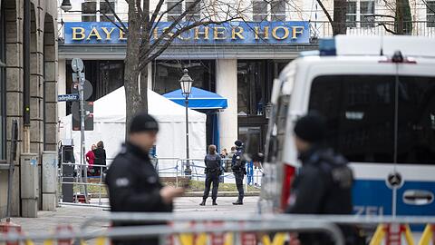 Der Bayerische Hof wurde w&auml;hrend des Treffens hochrangiger G&auml;ste aus aller Welt zur Hochsicherheitszone.