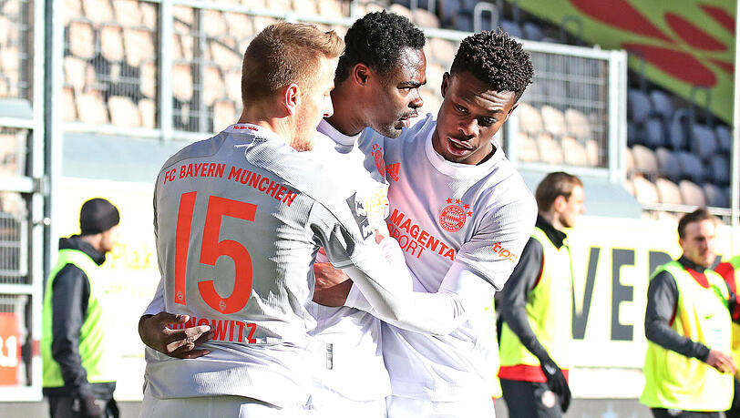 Dimitri Oberlin brachte die kleinen Bayern in Unterzahl in Führung.