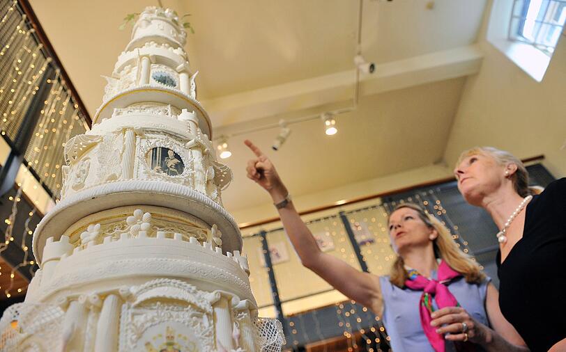 "Wer hat die größte?", heißt es bei der Hochzeitstorten-Ausstellung bei "Tate and Lyle's".