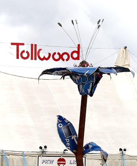 Ab dem 22. Juni ist wieder Tollwood-Time, das beliebte Festival beginnt. Die AZ war beim Aufbau der Zelte, Buden und sonstigen Einrichtungen dabei - die Bilder.