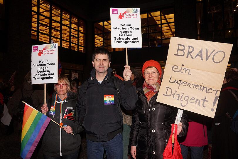 Am Gasteig bekundeten 250 Menschen gestern Abend ihren Protest gegen Valery Gergiev.