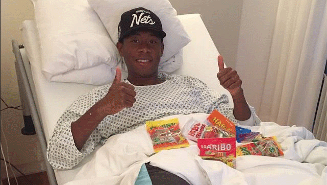 "Die Operation ist gut verlaufen!
Hier im Krankenhaus bin ich gut versorgt für die nächste Zeit" postet David Alaba bei Facebook. "Die Operation ist gut verlaufen!
Hier im Krankenhaus bin ich gut versorgt für die nächste Zeit" postet David Alaba bei Facebook.