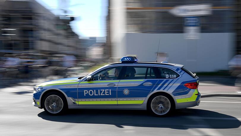 Die Polizei hat in Aachen einen Mann festgenommen, der Ende Januar in M&uuml;nchen einen Kneipeng&auml;nger mit Schl&auml;gen t&ouml;dlich verletzt haben soll. (Symbolbild)