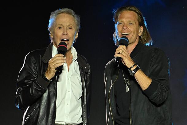 Stehen immer wieder gemeinsam auf der Bühne: Peter Kraus (l.) und Sohn Mike. Stehen immer wieder gemeinsam auf der Bühne: Peter Kraus (l.) und Sohn Mike.