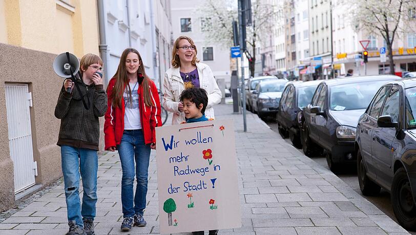Die Stadt unter die Lupe nehmen, mitreden und mitgestalten: Das sollen die Stadtteilforscher in Pasing tun. Die Stadt unter die Lupe nehmen, mitreden und mitgestalten: Das sollen die Stadtteilforscher in Pasing tun.
