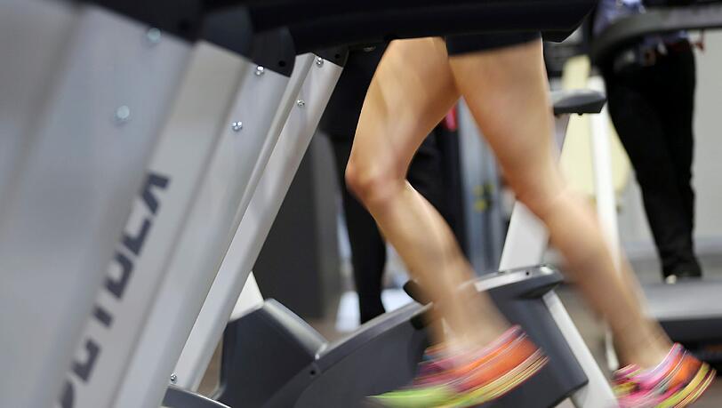 Die Fitnessbranche hätte gern, dass sich bis zum Jahr 2020 mehr als zwölf Millionen Deutsche in Fitnessstudios fit halten. Die Fitnessbranche hätte gern, dass sich bis zum Jahr 2020 mehr als zwölf Millionen Deutsche in Fitnessstudios fit halten.