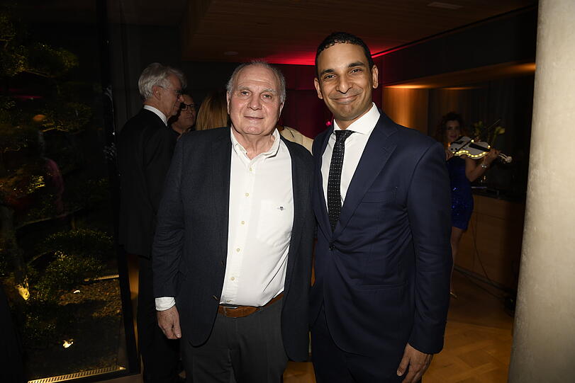 FC-Bayern-Ehrenpräsident Uli Hoeneß mit S. E. Botschafter Ahmed Alattar (Vereinigte Arabische Emirate)