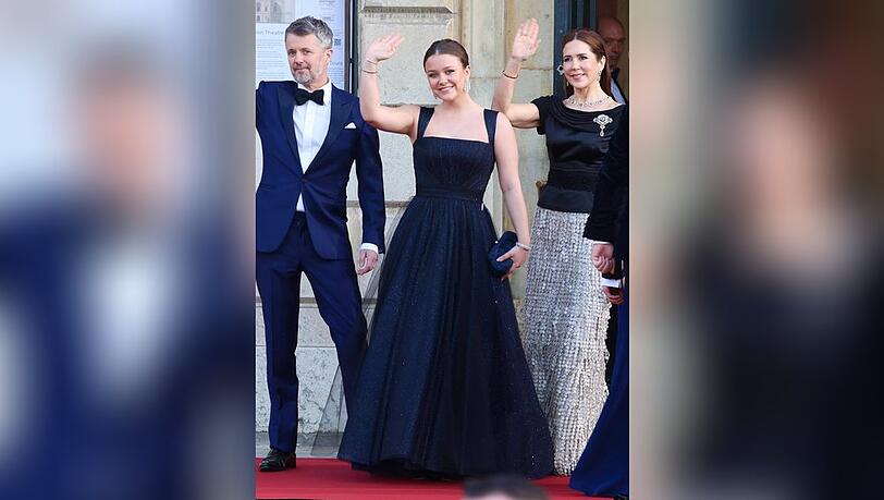 Vor der Theatervorstellung stahl Prinzessin Isabella ihren Eltern, König Frederik und Königin Mary, glatt die Show.