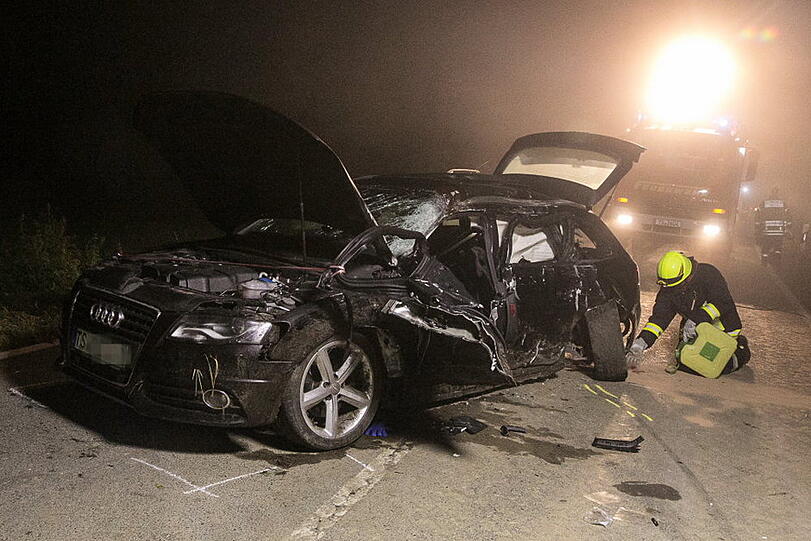 Bilder vom tragischen Unfall auf der Staatsstraße 2093 bei Offling/Altenmarkt.
