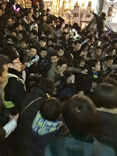 Ein Falschgeldregen löste in Shanghai eine Massenpanik mit 36 Toten aus.