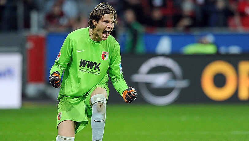 Der Schweizer Marwin Hitz spielt seit Juli 2013 für den FC Augsburg. Der Schweizer Marwin Hitz spielt seit Juli 2013 für den FC Augsburg.