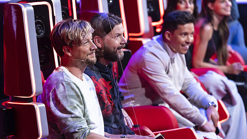 Samu Haber (li.) und Rea Garvey auf ihrem "TVOG"-Doppelstuhl.