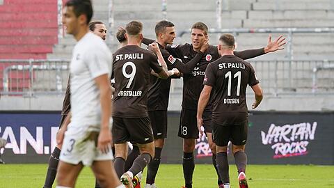 Spitzenreiter FC St. Pauli rettete gegen Aue zumindest einen Punkt.