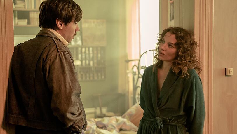 Liebe auf den ersten Blick? Corinna (Antonia Bill) und Ludger (David Kross) lernen sich in der Ost-Berliner Bohème-Szene kennen und lieben.