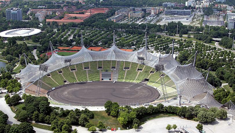 Bis 2004 spielte 1860 noch hier: im Münchner Olympiastadion. Bis 2004 spielte 1860 noch hier: im Münchner Olympiastadion.