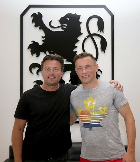 Bitte lächeln: 1860-Trainer Kosta Runjaic (links) mit Neuzugang Ivica Olic.