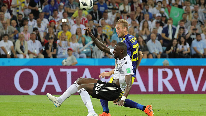 Antonio Rüdiger: Note 5. Weil Hummels mit einer Halswirbelverletzung ausfiel, kam der Chelsea-Verteidiger zu seinem WM-Debüt. Dicker Bock im Aufbauspiel, der zum Konter führte. Zu spät und zu weit weg von Toivonen bei dessen 0:1.
