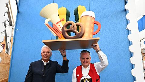 Reiter und sein Wirtschaftsreferent Christian Scharpf