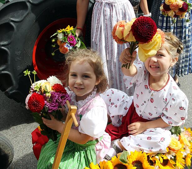 Der Gärtnerjahrtag geht auf ein Gelübde nach der Pestzeit im 17. Jahrhundert zurück. Bis heute wird es bei der heiligen Gertrud von Nivelles, der Schutzpatronin der Gärtner abgelegt. Das Gärtnerfest gehört mit Metzgersprung und Schäfflertanz zu den ältesten Brauchtümern der Stadt München.