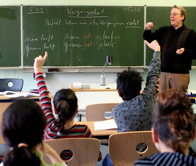 Bildung: Ganz schön gebildet, die Münchner! Fast jeder zweite hat Abitur (48,4 Prozent). Damit nimmt München einen Spitzenplatz in der Region ein. Auf Platz zwei landet der Kreis Starnberg, wo 42,2 Prozent die Hochschulreife vorweisen können. Im Kreis Erding sind es dagegen nur 22,5 Prozent. Hier überwiegen andere Schulabschlüsse.