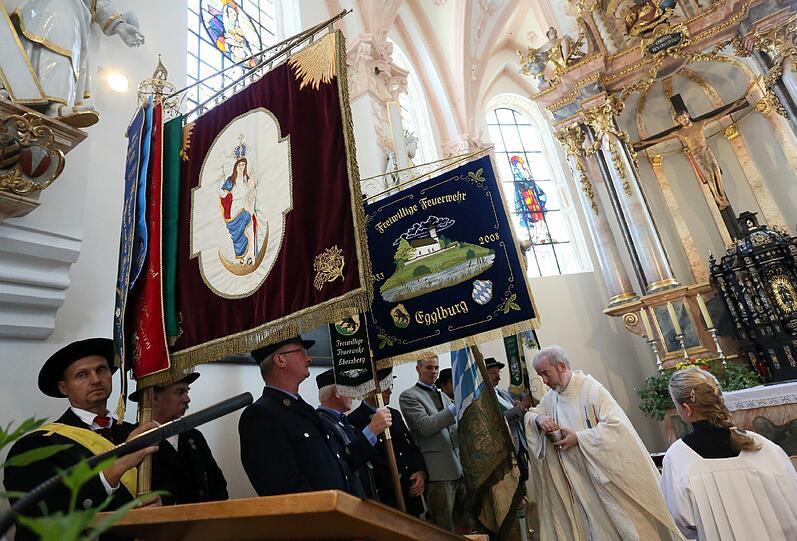 Filser-Fahnenweihe in der Heilig-Kreuz-Kirche in Forstenried. Die Bilder.