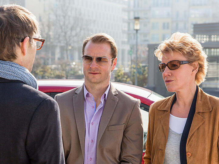 Marie Brand (Mariele Millowitsch), Jürgen Simmel (Hinnerk Schönemann, M.) befragen Thorsten Hamann (Tobias Langhoff)
