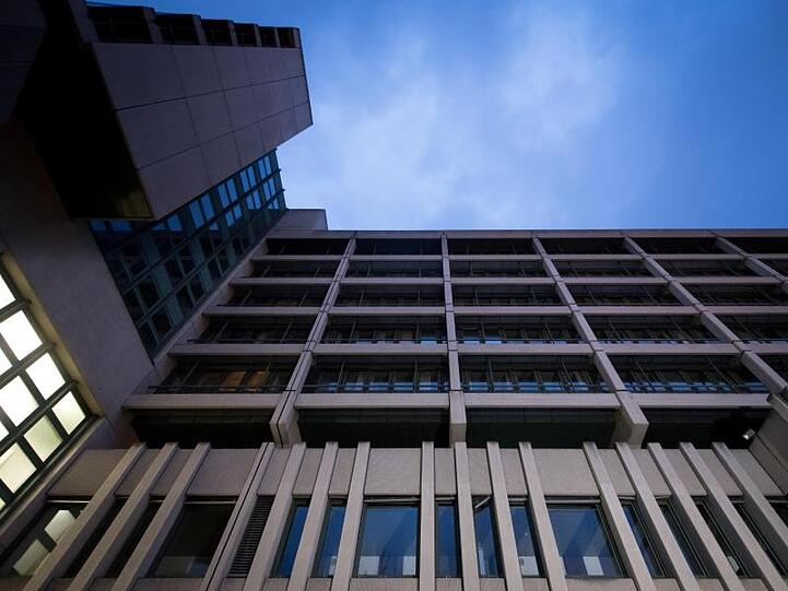 Das Gerichtsgebäude für das Amtsgericht, das Landgericht I und II, das Oberlandesgericht und die Staatsanwaltschaft. Foto: Matthias Balk/Archiv