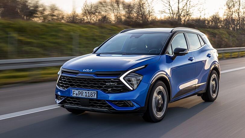 Die Linienführung beim Sportage ist modern und flott, die Karosse vermittelt schon im Stand Dynamik.