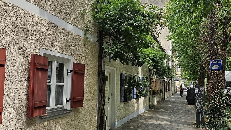 Idyllisch: Herbergshäusl entlang der Preysingstraße. Idyllisch: Herbergshäusl entlang der Preysingstraße.