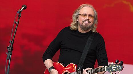 Barry Gibb, hier zu sehen bei einem Auftritt im Jahr 2017, hat sich weitgehend aus dem &ouml;ffentlichen Leben zur&uuml;ckgezogen. Am 1. September feiert die Bee-Gees-Legende ihren 80. Geburtstag.