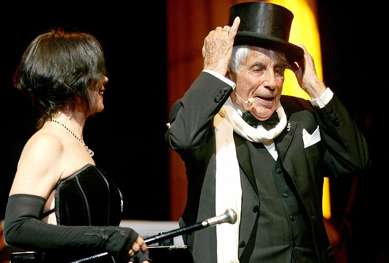 Der 103-jährige Sänger Johannes "Jopie" Heesters 2007 während der UNESCO-Benefizgala in Köln.