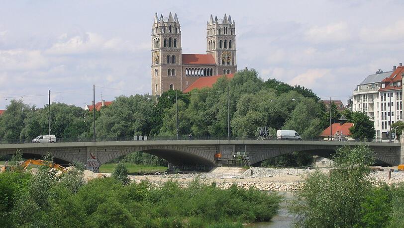 Versuchter Raubüberfall an der Reichenbachbrücke: Münchner mit Klappmesser bedroht Versuchter Raubüberfall an der Reichenbachbrücke: Münchner mit Klappmesser bedroht