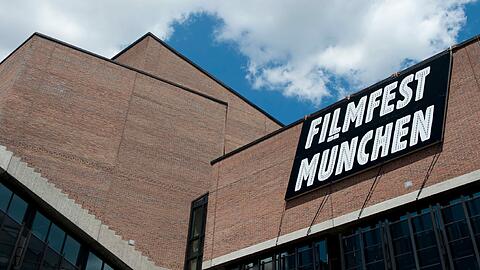 Am Freitagabend wurde das 30. Filmfest in München eröffnet. Ein wenig internationaler Glamour huschte da auch über den Teppich.