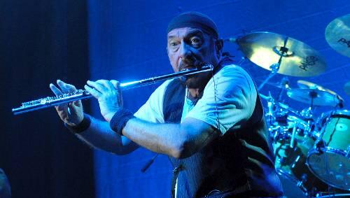 Ian Anderson, querflötender Frontmann von Jethro Tull. Ian Anderson, querflötender Frontmann von Jethro Tull.