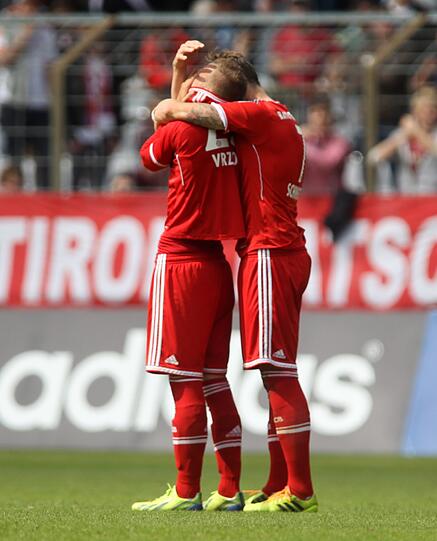 Große Entäuschung bei den "kleinen" Bayern. Sie verpassten am Sonntag den Aufstieg denkbar knapp. Die Tränen-Bilder nach dem Spiel!